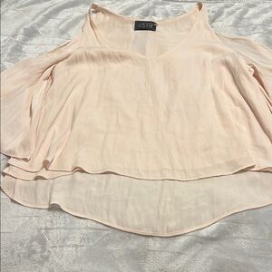 ASTR Women's Cream Top